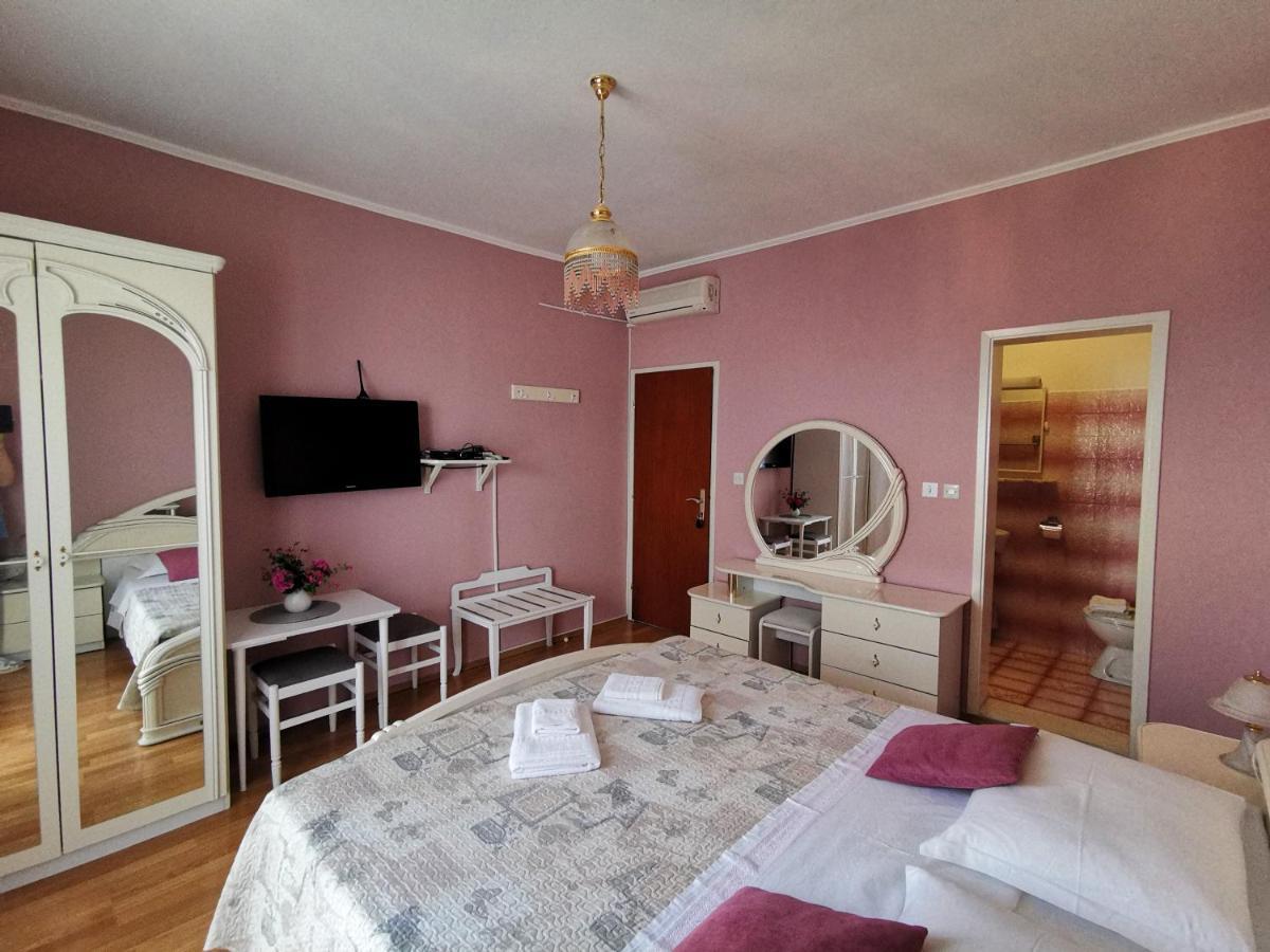 Doppelzimmer mit Balkon und Meerblick