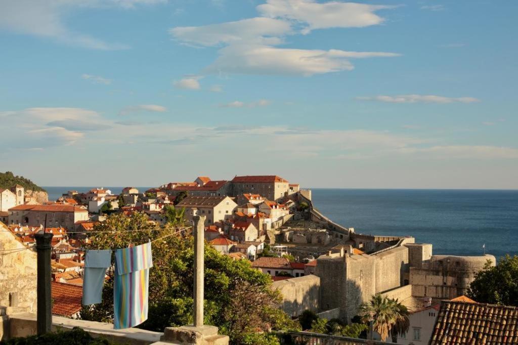 Estudio Superior con vistas al patio y al mar
