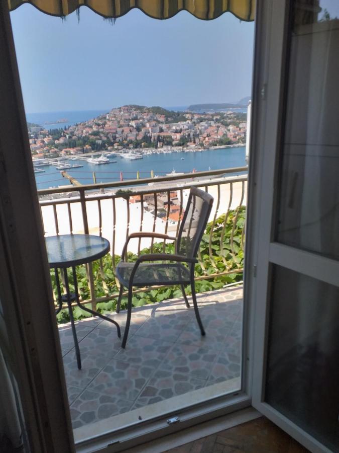 Doppelzimmer mit Balkon und Meerblick