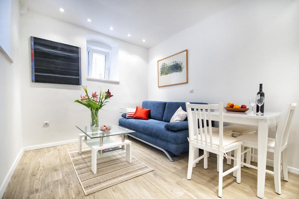 One-Bedroom Apartment,134906868:JPEG