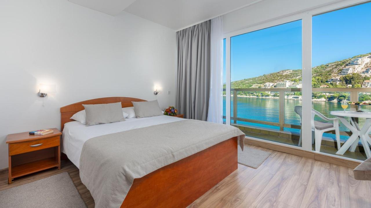 Double/Twin Room with Balcony and Sea View,1349156120:JPEG