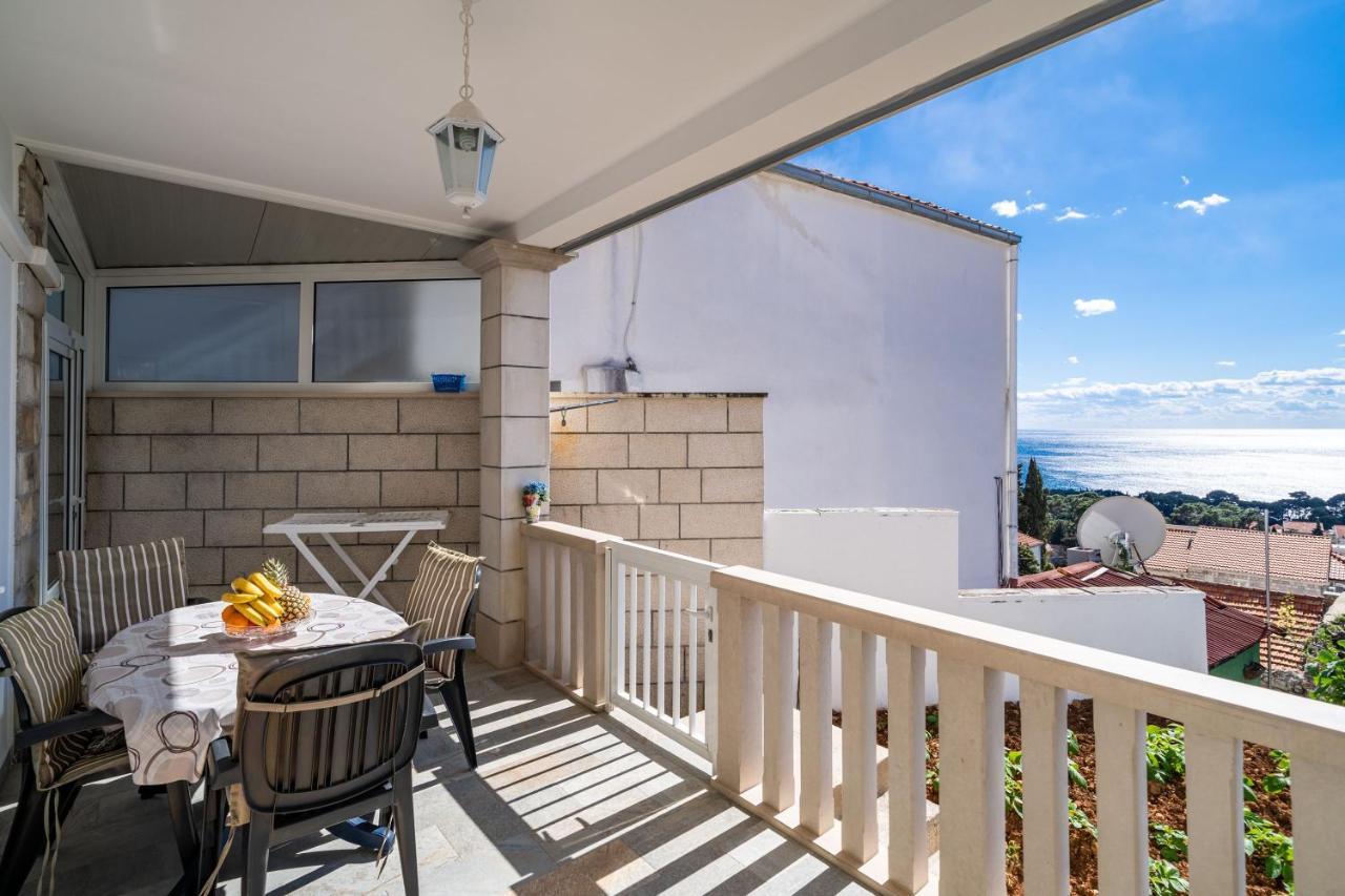 Apartamento de 1 dormitorio con balcón y vistas al mar