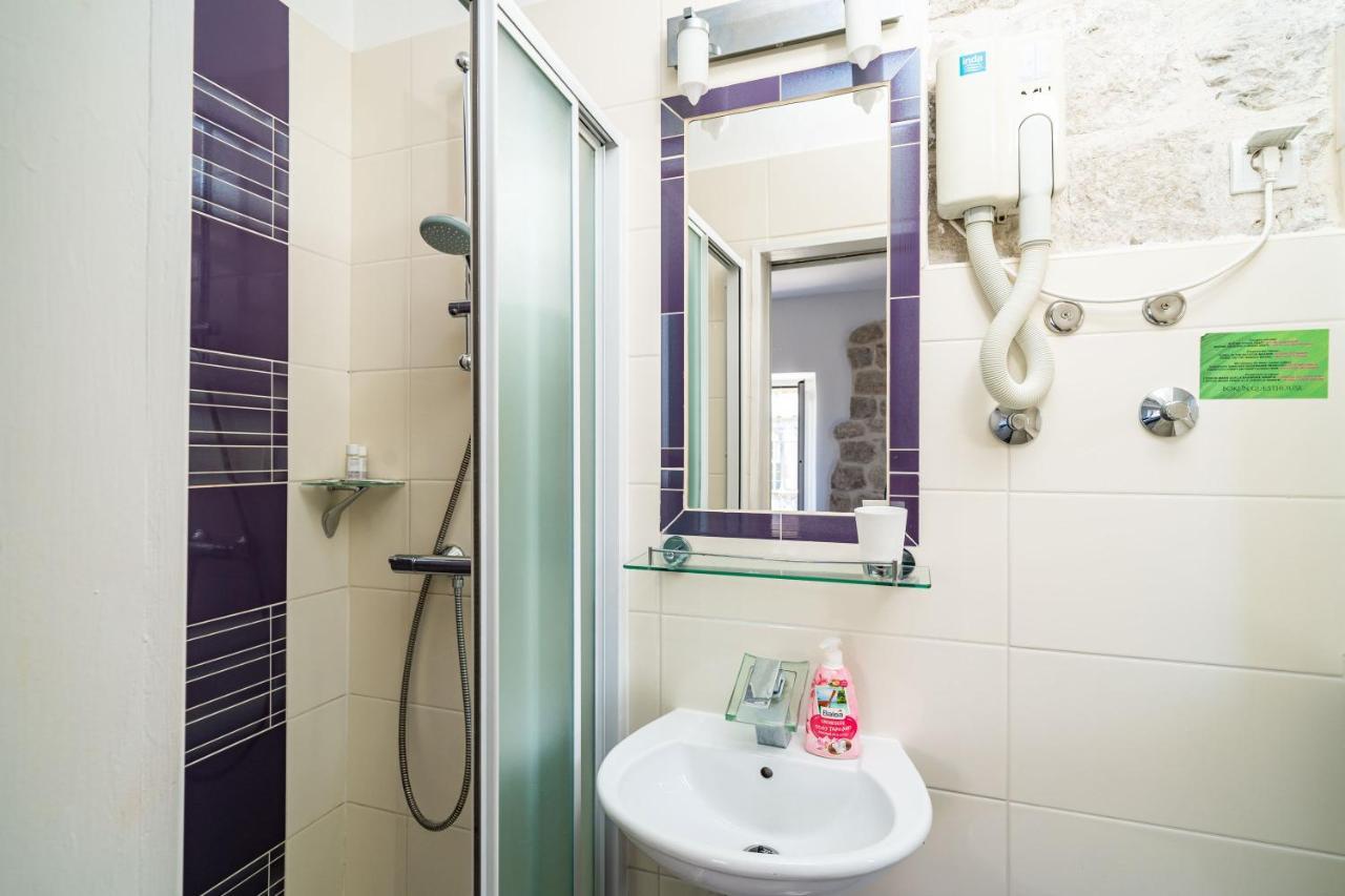 Double Room,1384789907:JPEG