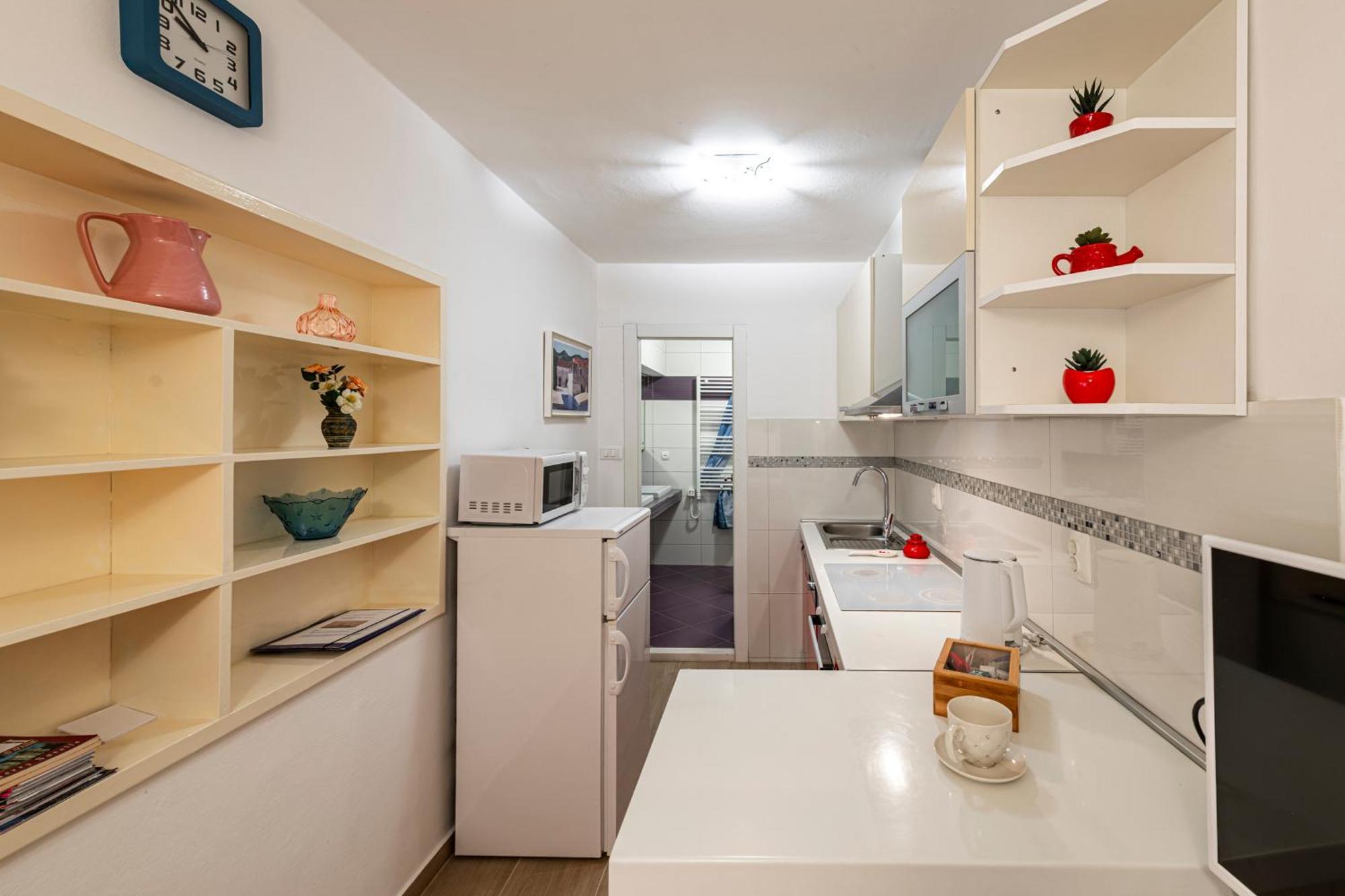 Apartamento de 2 dormitorios con terraza y vistas al mar