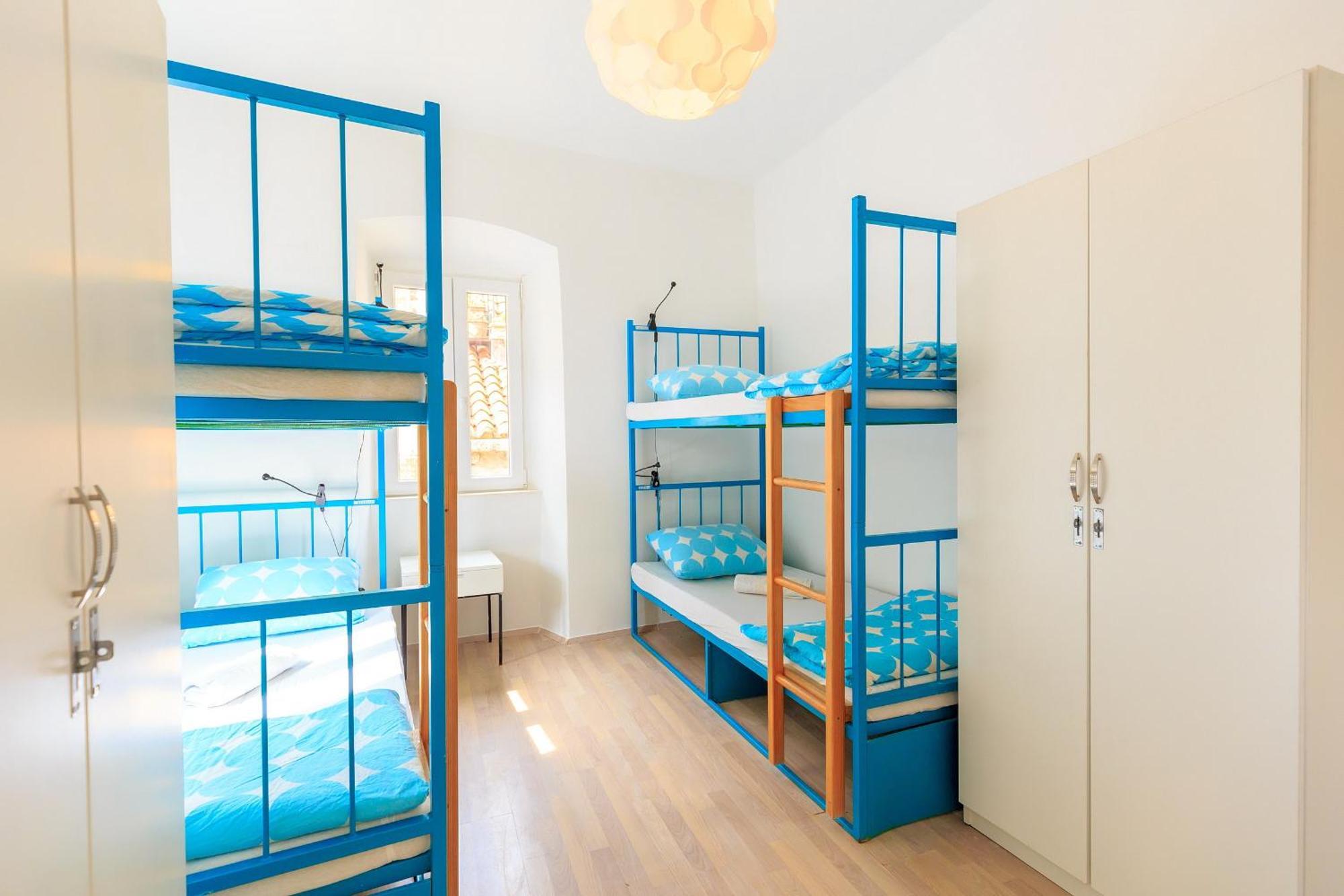 Bed 6-Bed Mixed Dormitory Room
