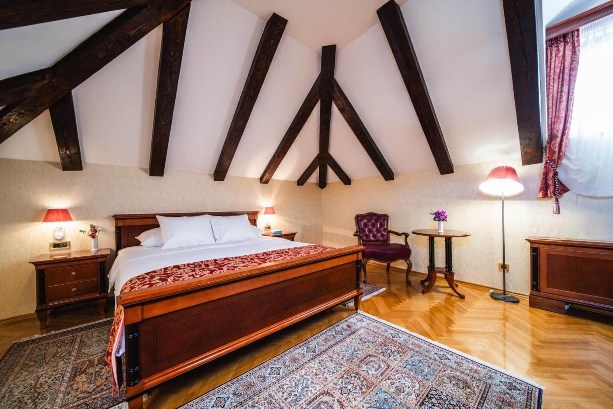 Suite,1629890731:JPEG