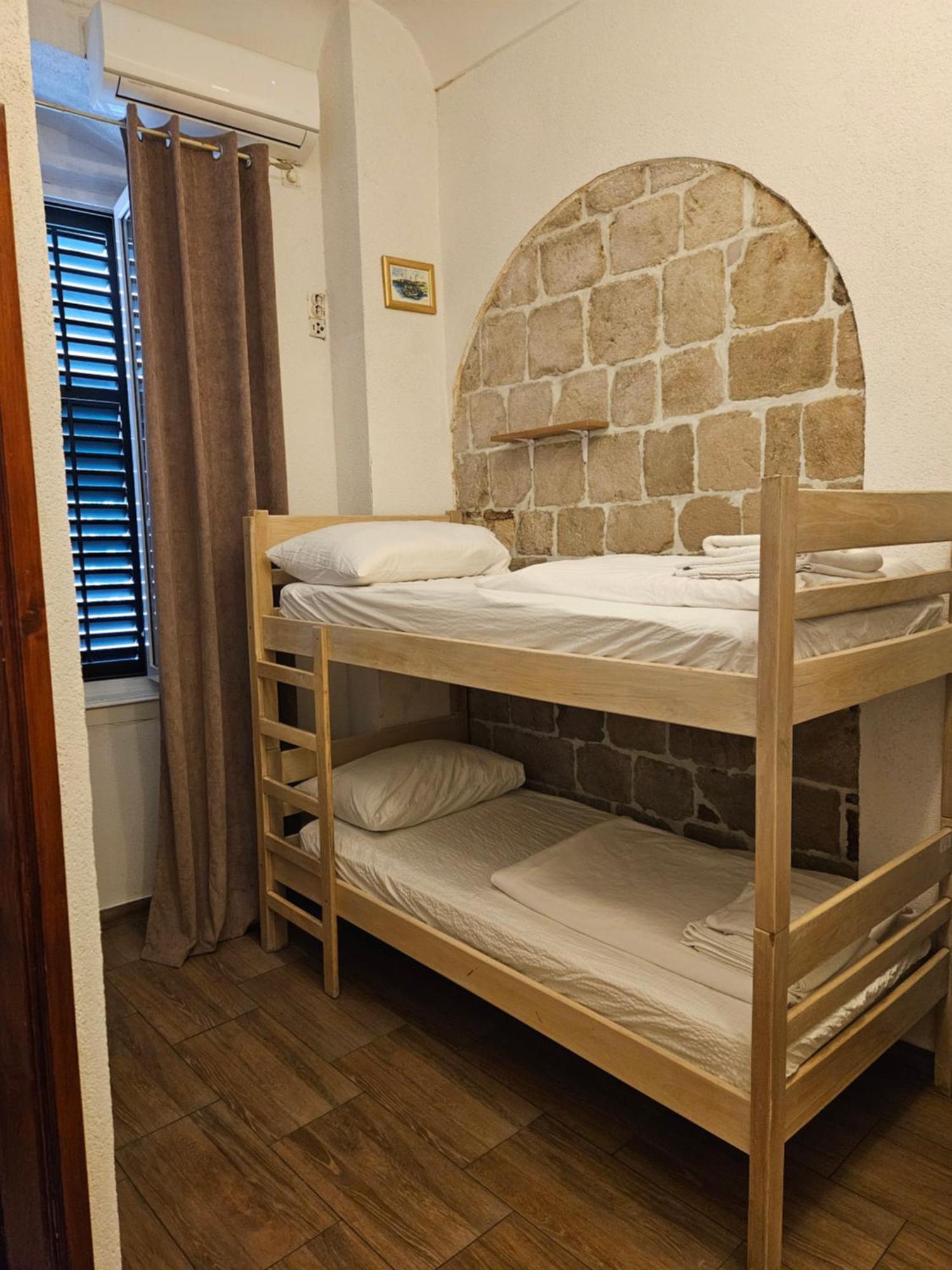 Bed in 6-Bed Mixed Dormitory Room