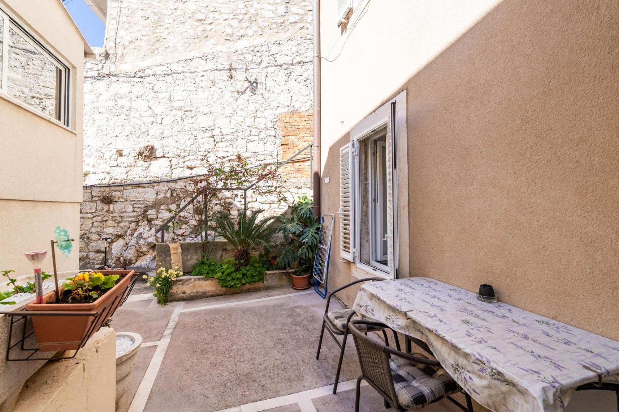 One-Bedroom Apartment with Terrace,1652770236:JPEG