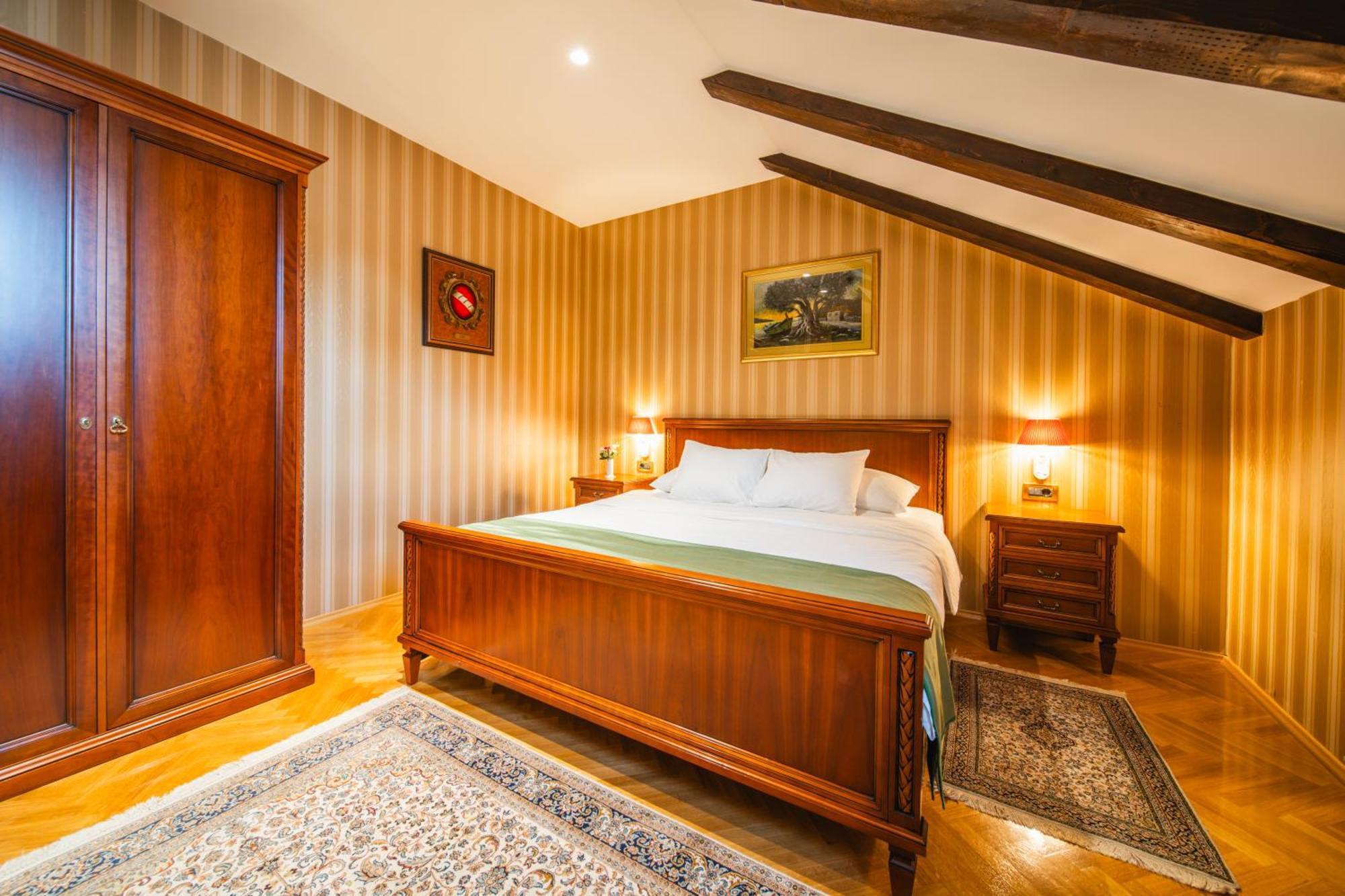 Elegant Loft Room,1698857890:JPEG