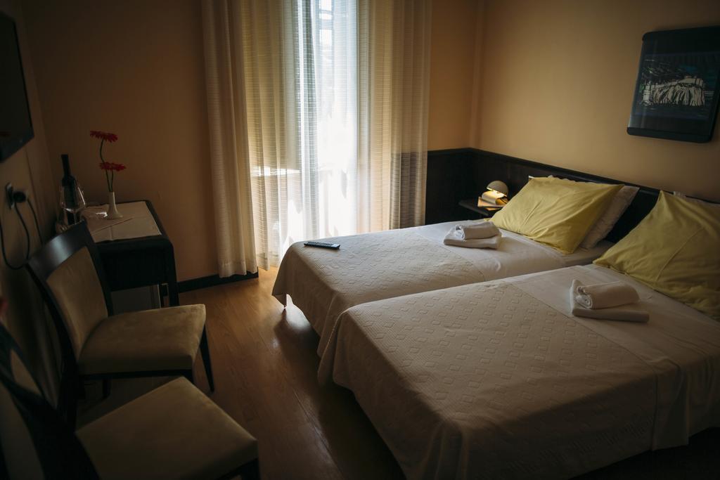 Camera Matrimoniale/Doppia con Letti Singoli con Bagno Privato