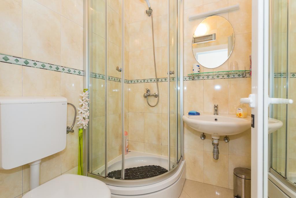 Studio Apartment,377381725:JPEG