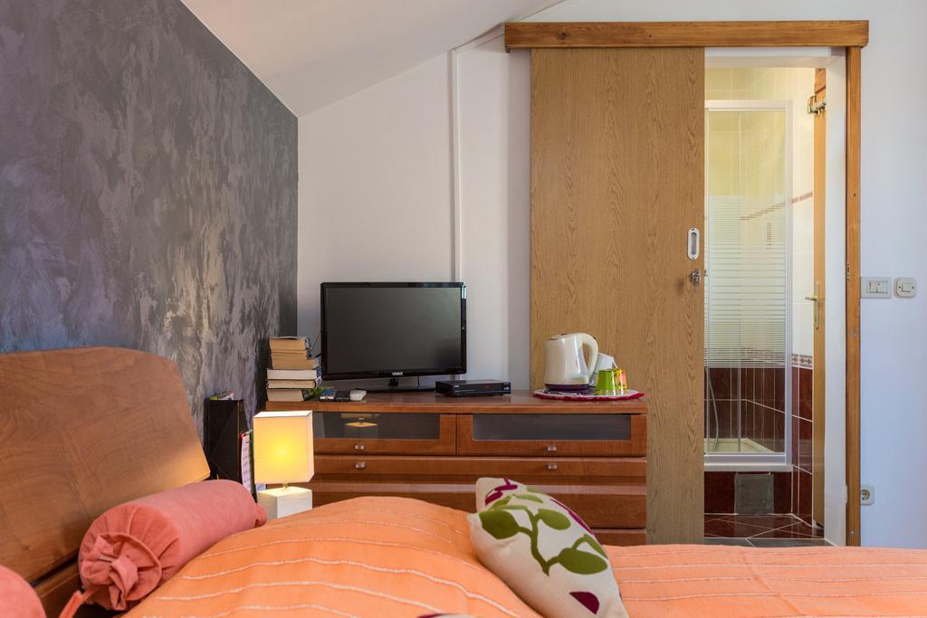 Double Room with Private Bathroom,917789323:JPEG