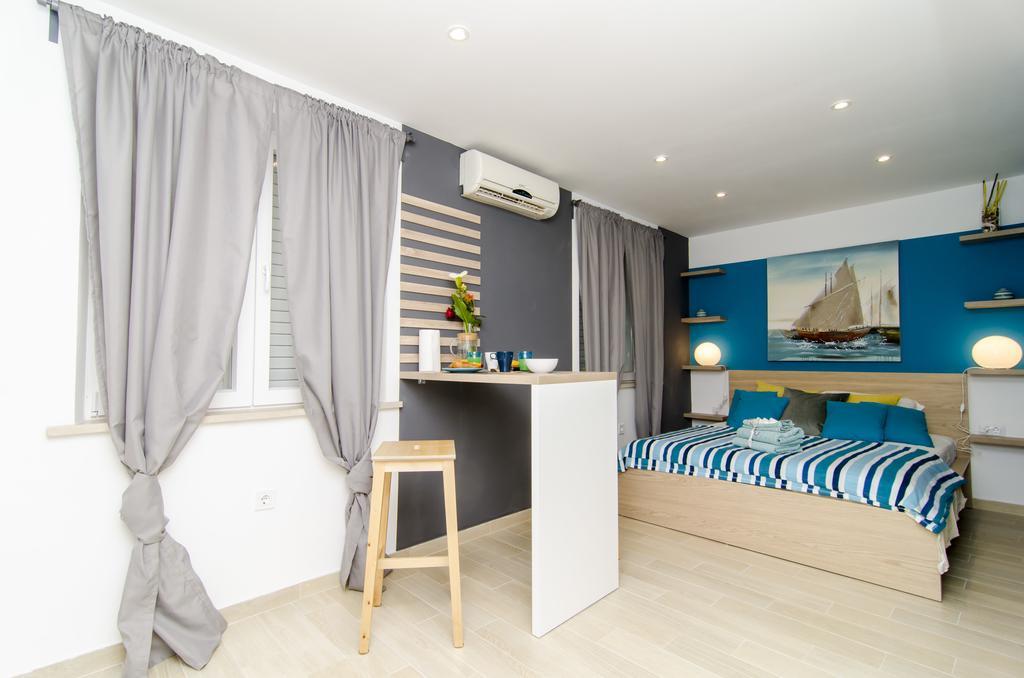 Studio,399365181:JPEG