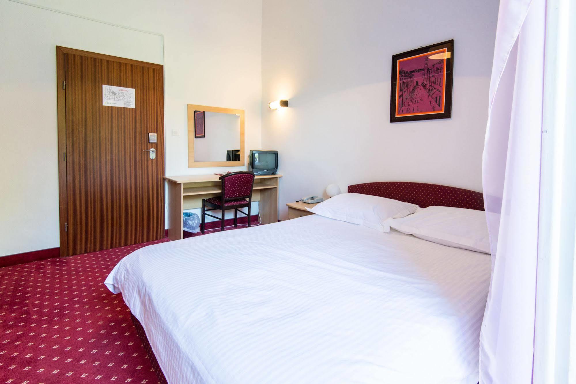 Double or Twin Room Park View,38403712:JPEG