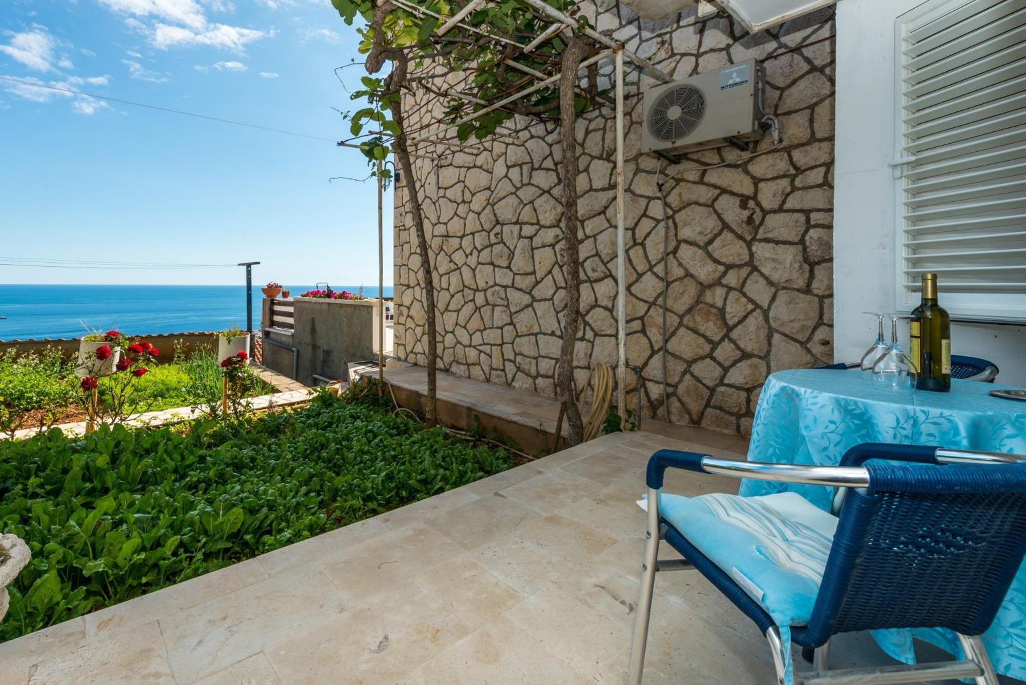 Studio mit Terrasse und Meerblick