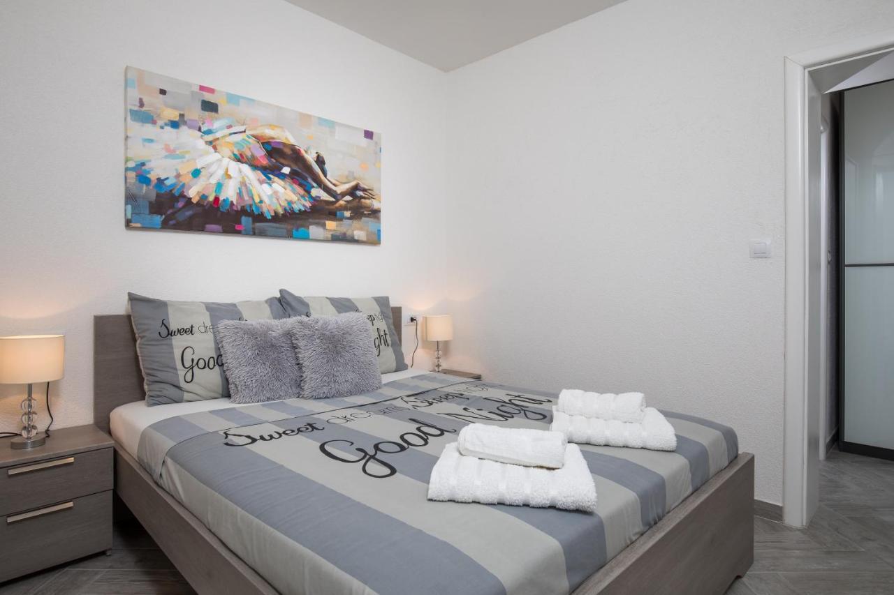 Appartamento con 2 Camere da Letto, Terrazza e Vista Mare