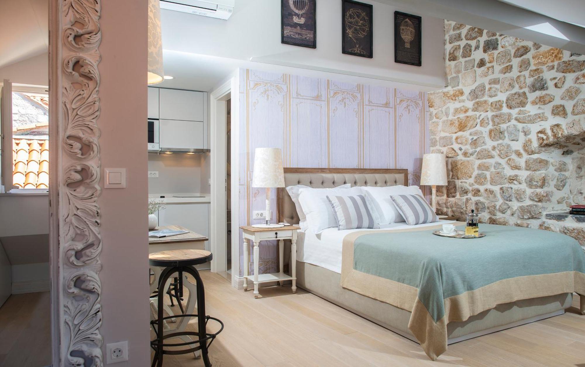 Deluxe One-Bedroom Apartment,825598880:JPEG