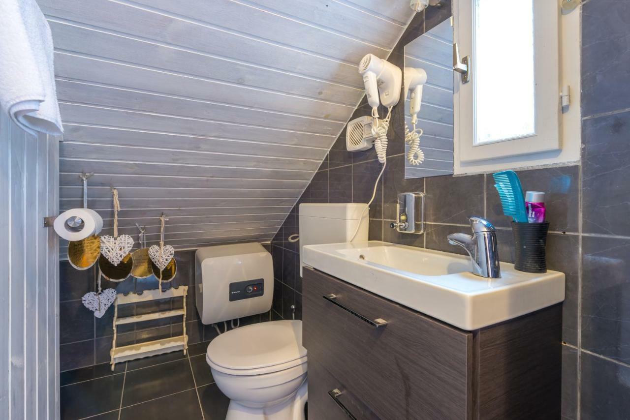 Studio Apartment with Terrace