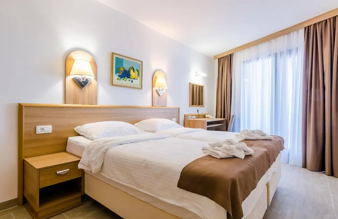 Villa Paradiso 2-1
