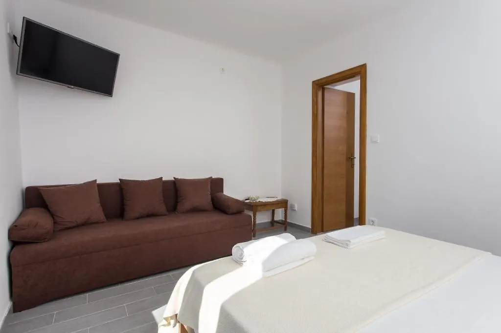 Apartment Maricol-1