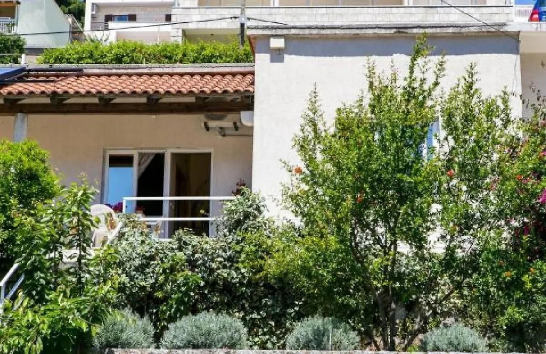 Apartments Elelu-1