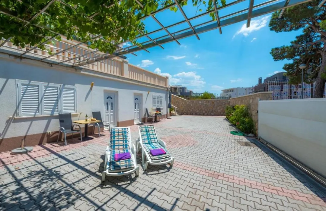 Villa Borna Apartments With Free Parking-1