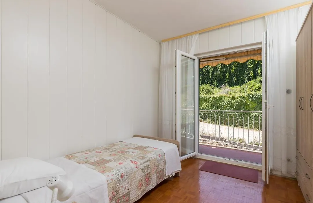 Apartment Varez-1