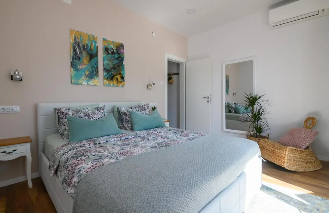Sunny Getaway Apartments-1