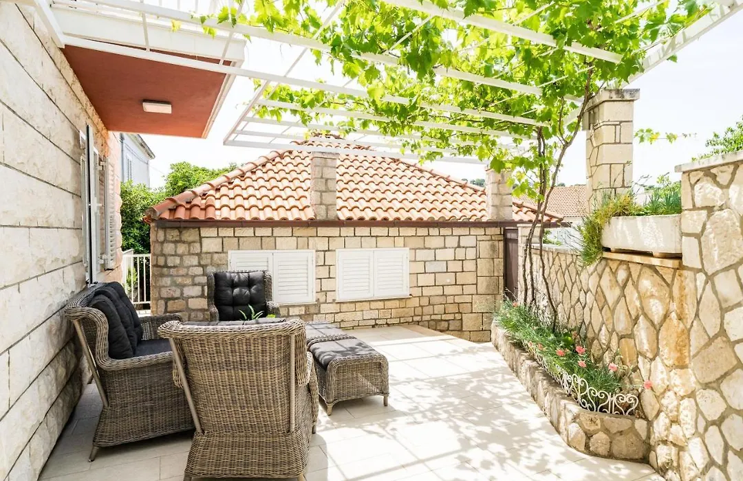 Holiday Home King-1