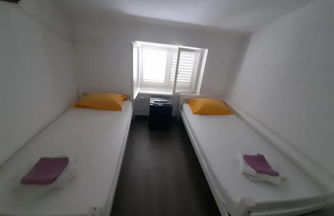 Sunny Rooms-1