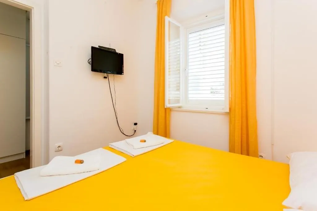 Yellow Room Guesthouse-1