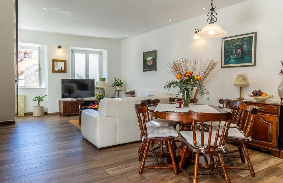 Villa Rose-1