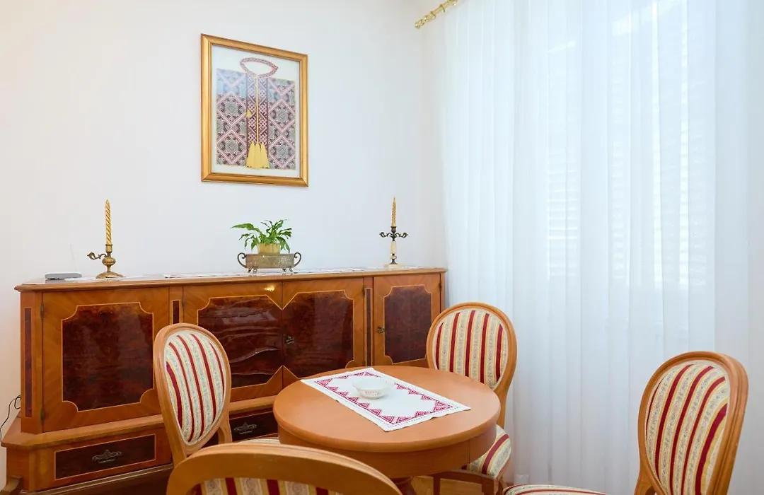 Seaview Apartment Ploce-1