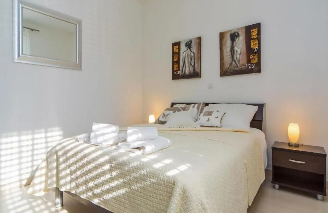 4B Apartments-1