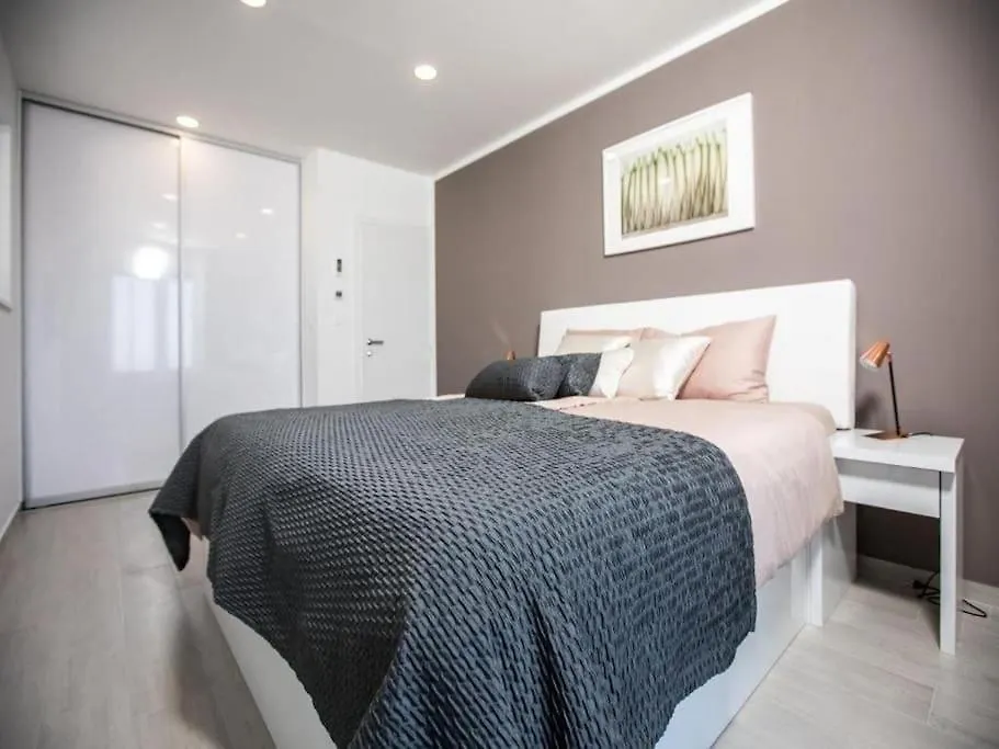 Bleu Villa - Three Bedroom Villa With Balcony And City View-1