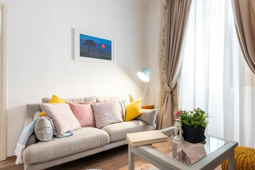 Flora-Heartbeat Old City Three Bedrooms Apartment-1