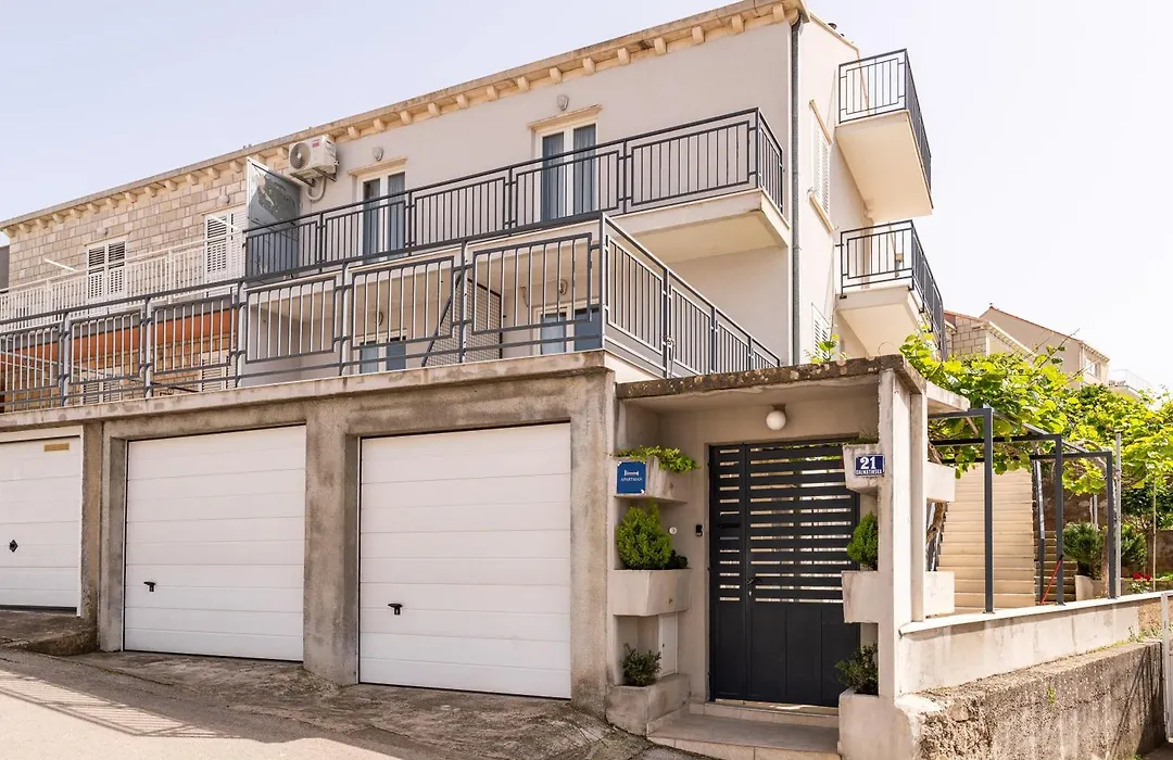 Apartments Marivo Lapad-1