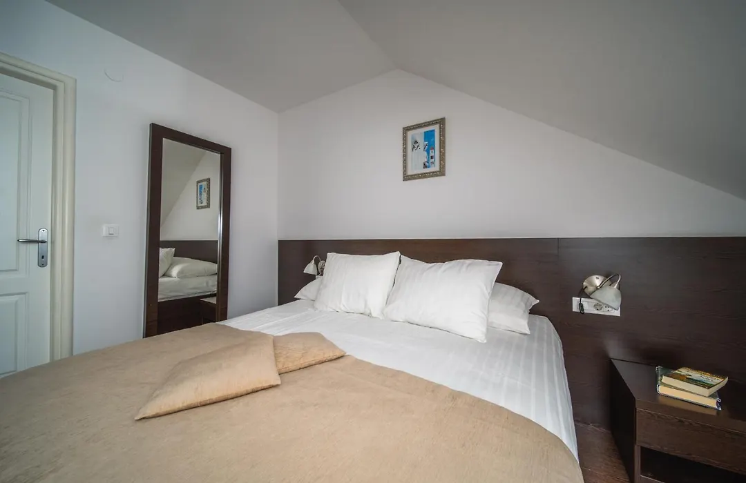 Celenga Apartments With Free Offsite Parking-1