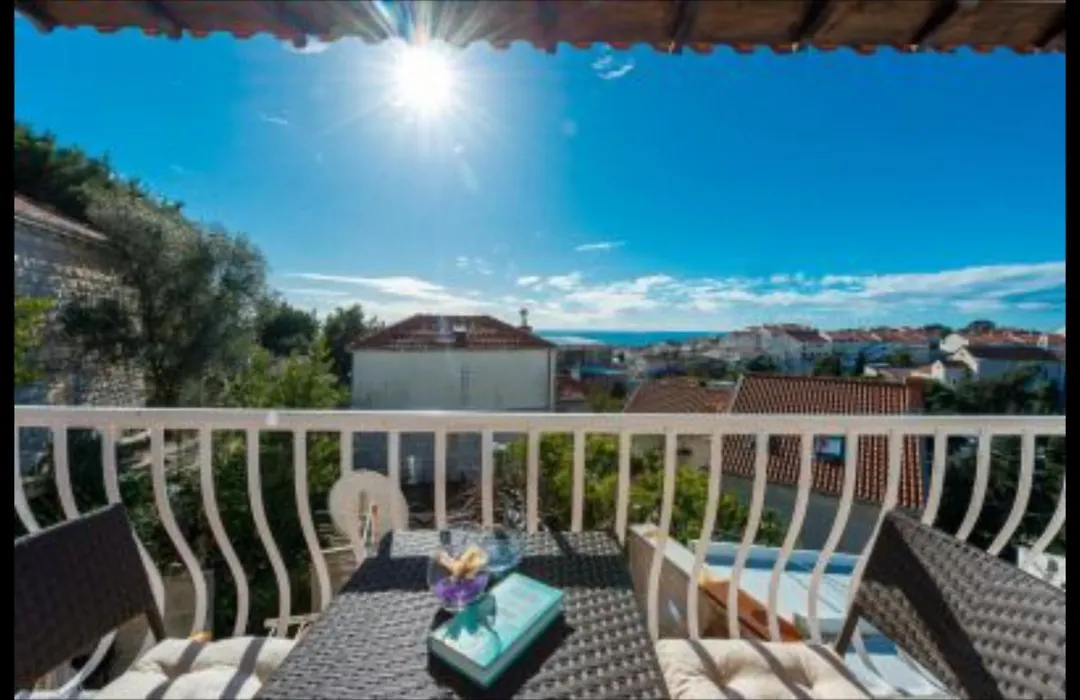 Ivana Central Apartment, Beach 100M-1