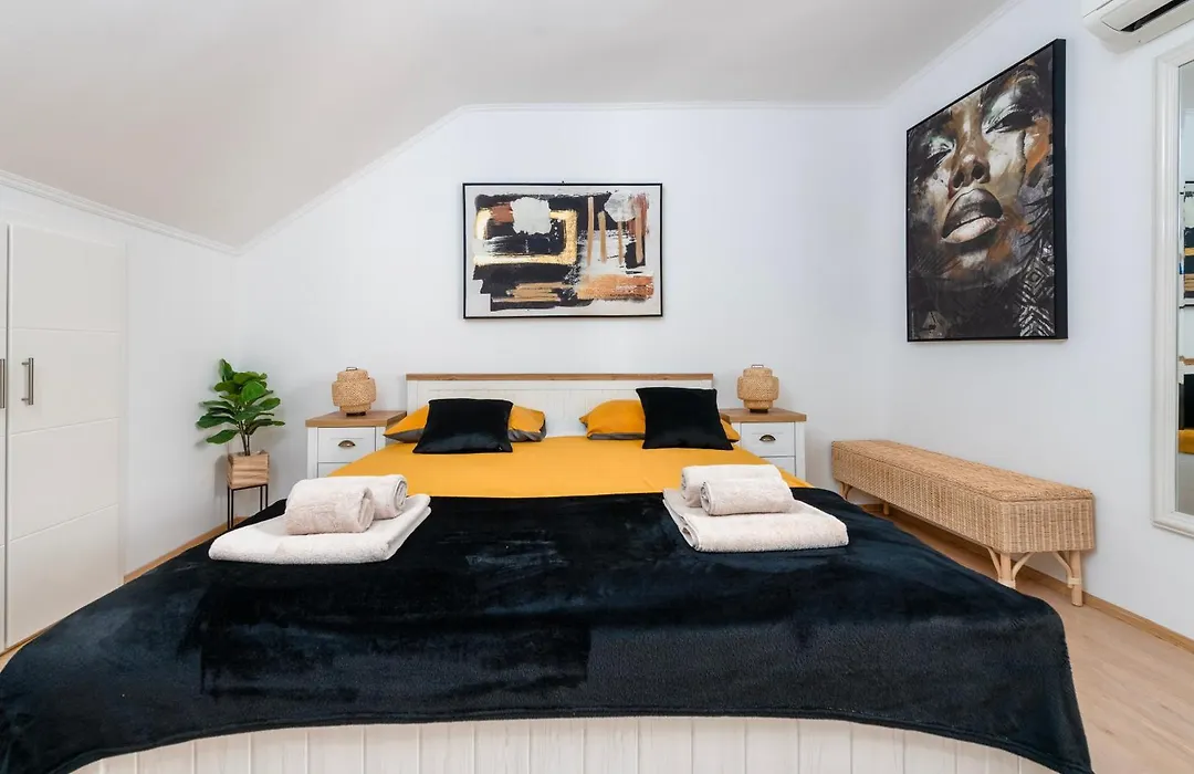 Apartment Ira-1