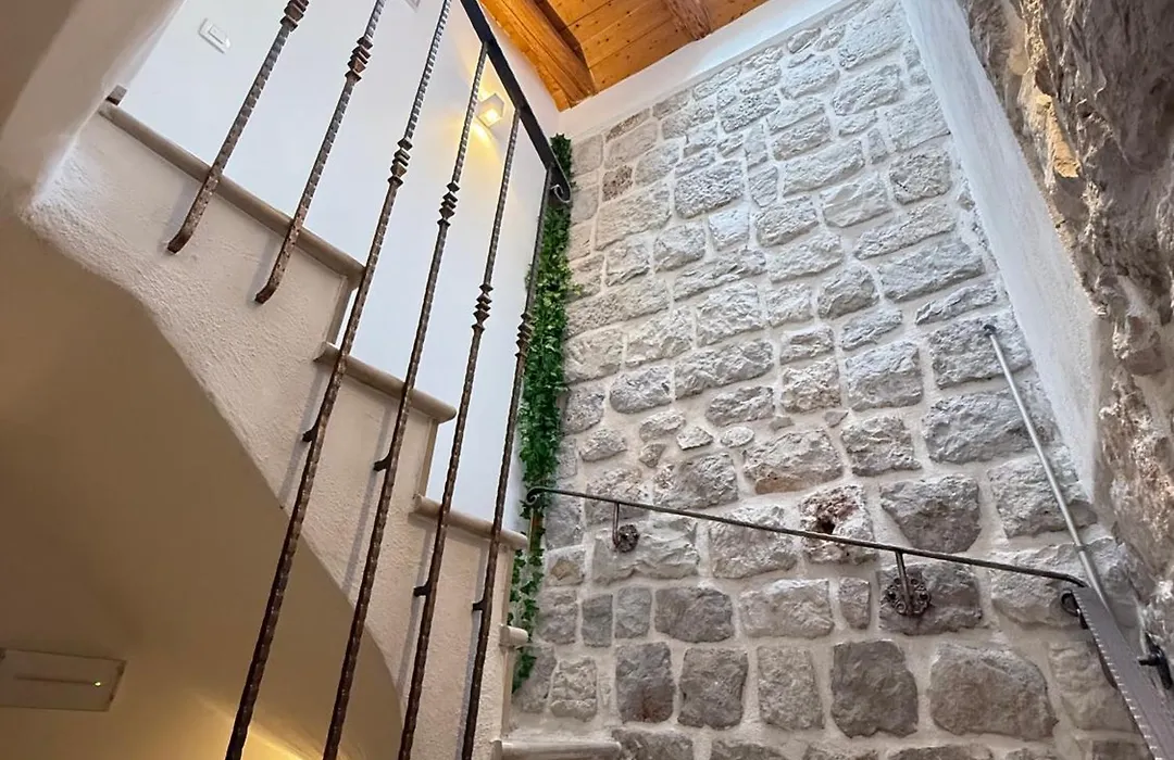 Dubrovnik Throne Suite IV-1