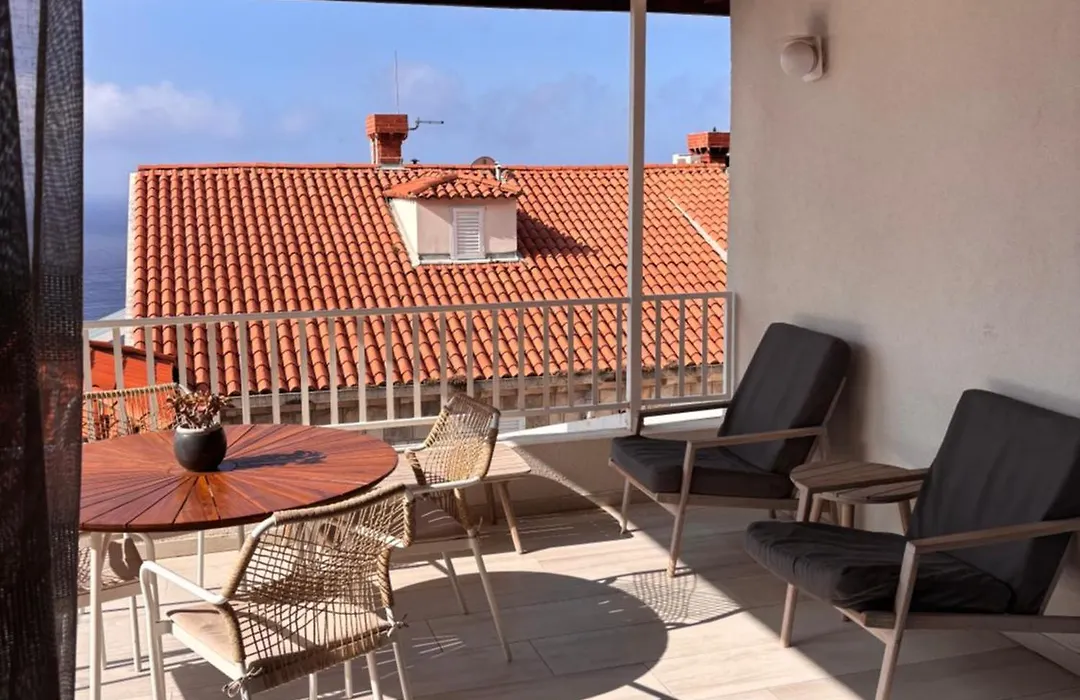Modern 2Bdrm Apt LuxeView4- SeaView-1