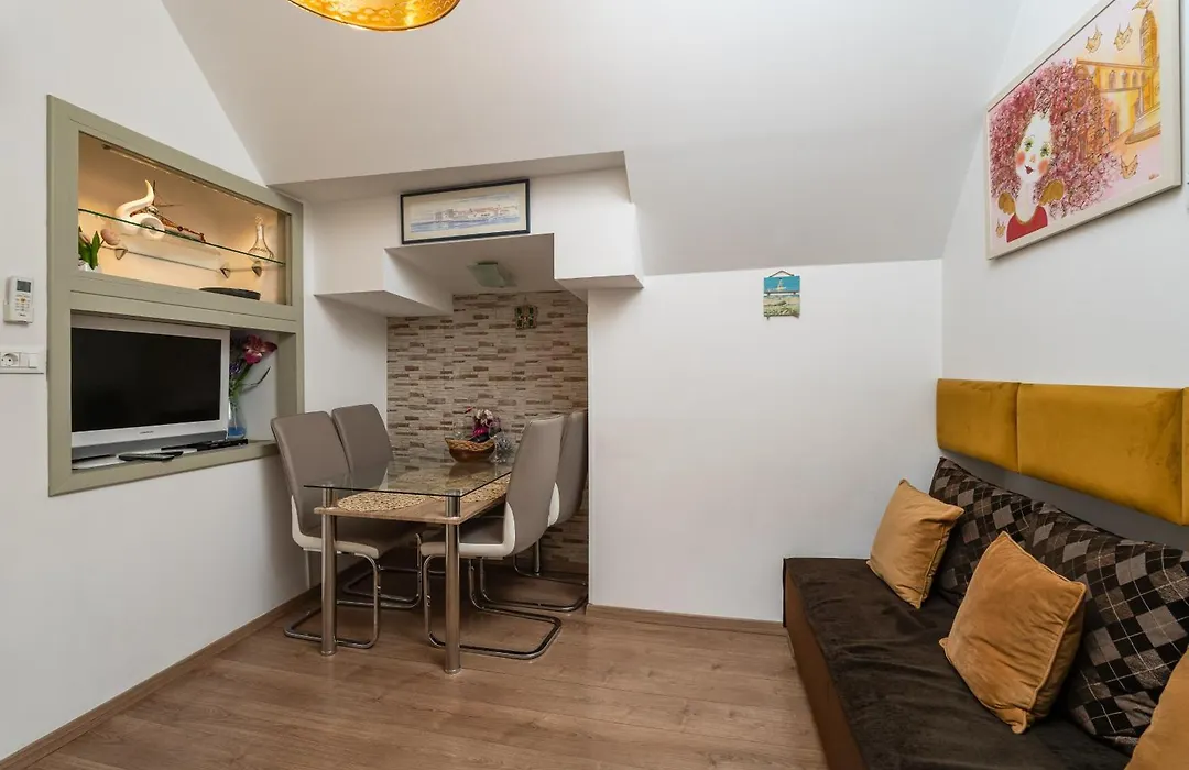 Apartman Neve-1