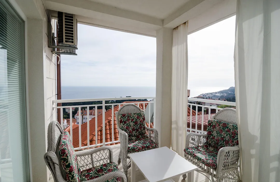 Apartments Carmelitta-1