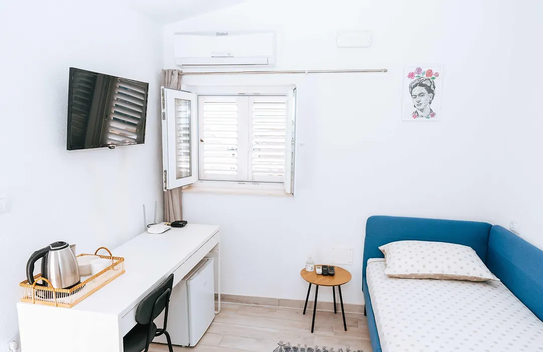Serious Job Room-1