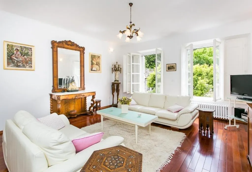Villa Marini Dvori - With Free Parking-1