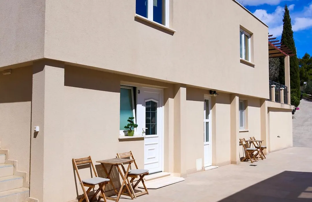 Madonna Guesthouse II-1