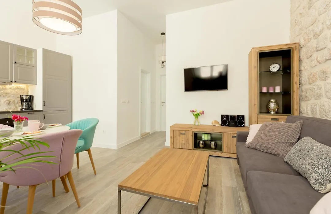 Hedera Estate Hedera A2 - Breakfast Included-1