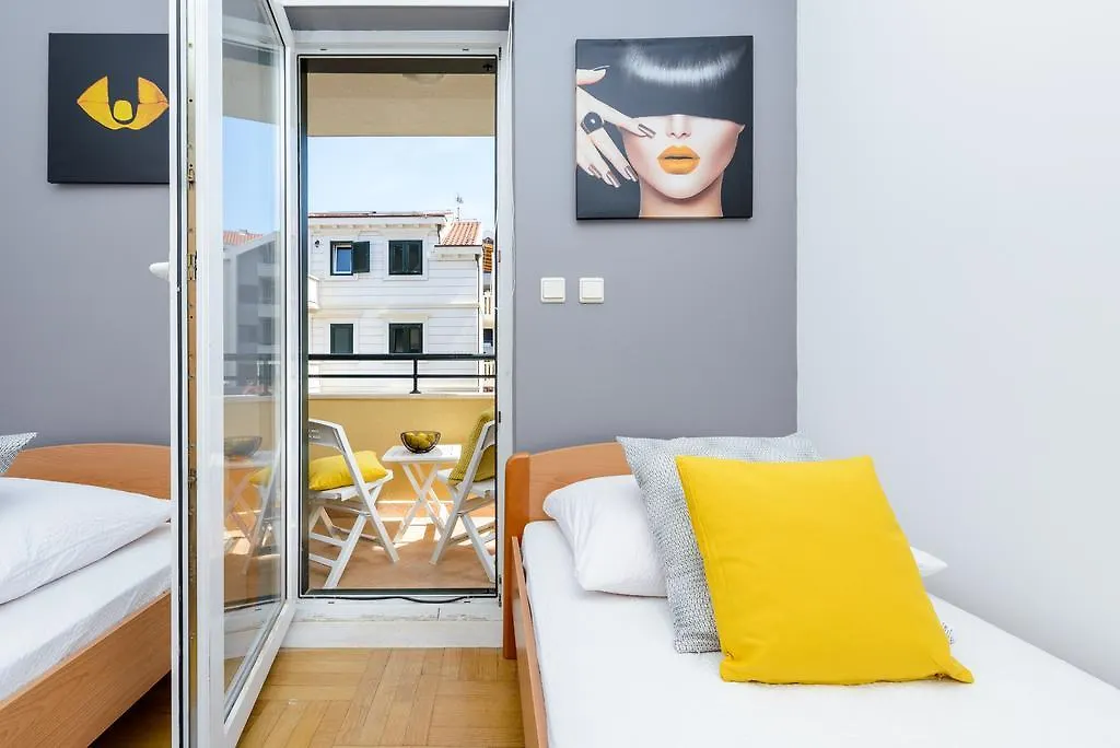 Mirjam'S Charming Apartment-1