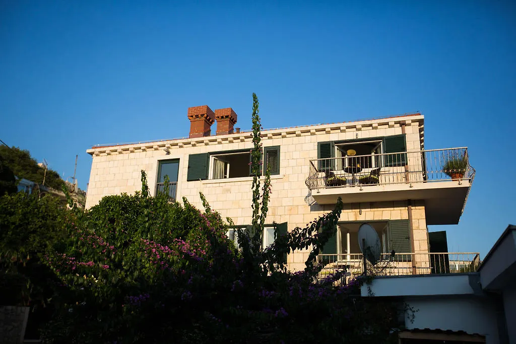 4B Apartments-1